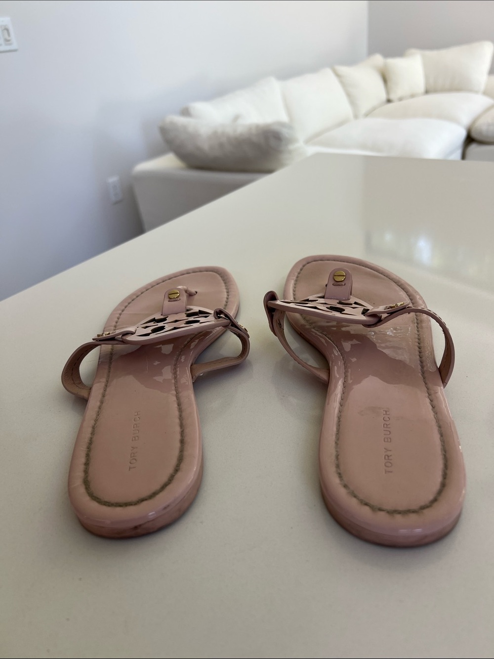 Tory Burch sea shell light pink miller patent leather flip flops sandals 8 - Picture 11 of 12